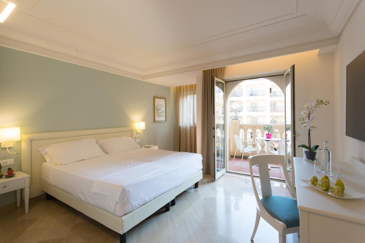 Hellenia Yachting Hotel & Spa Giardini Naxos Esterno foto