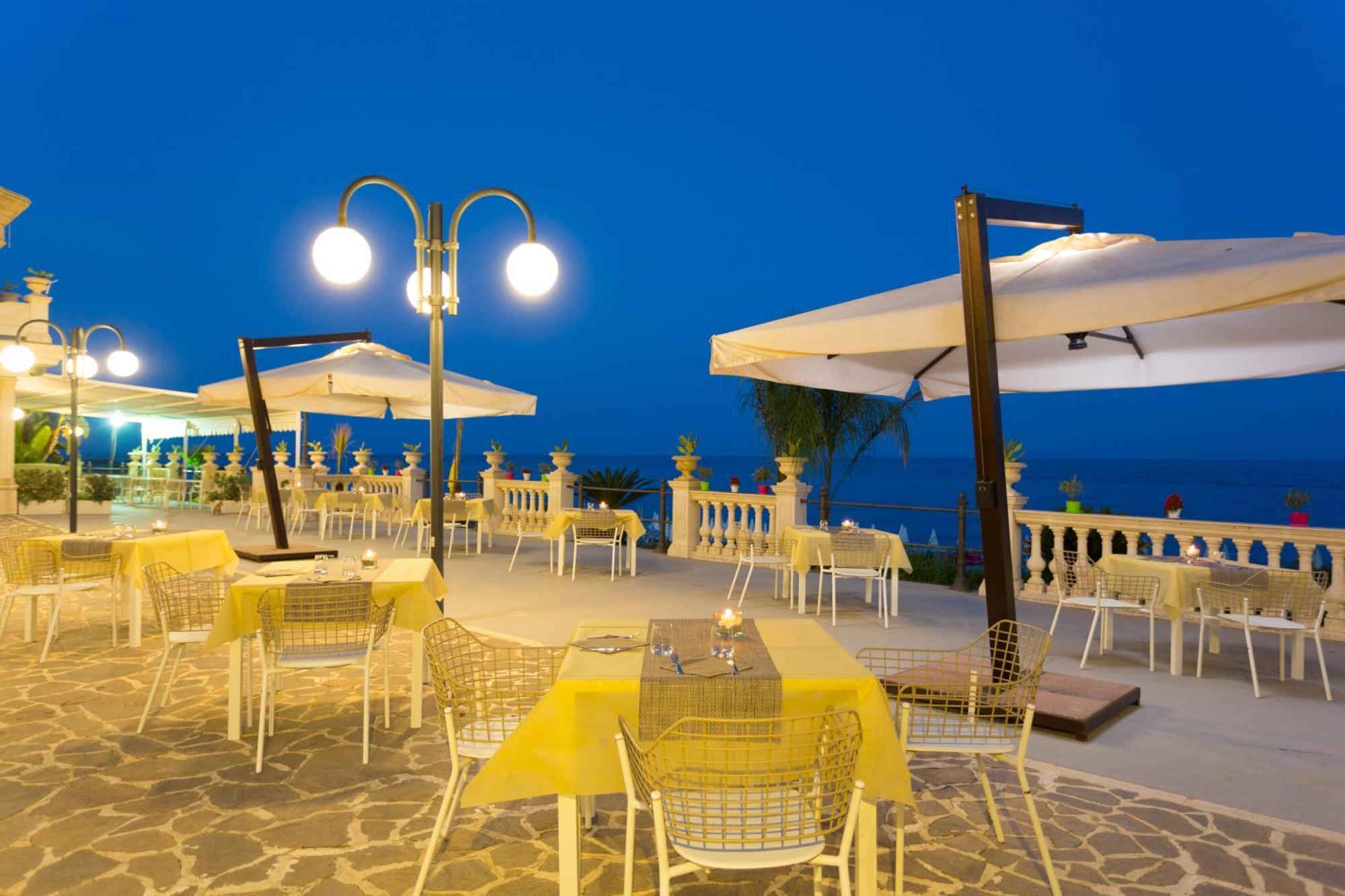 Hellenia Yachting Hotel & Spa Giardini Naxos Esterno foto