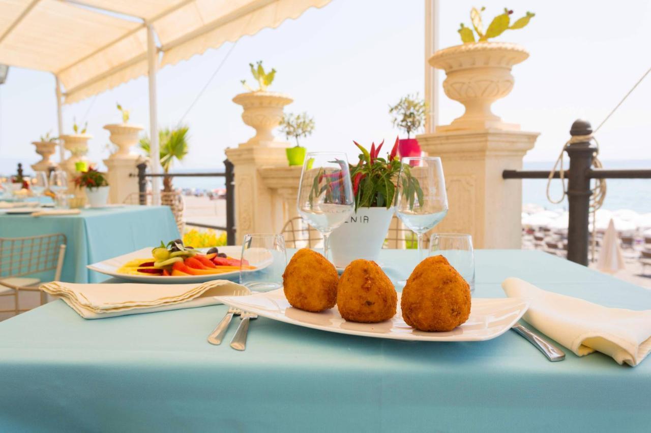 Hellenia Yachting Hotel & Spa Giardini Naxos Esterno foto