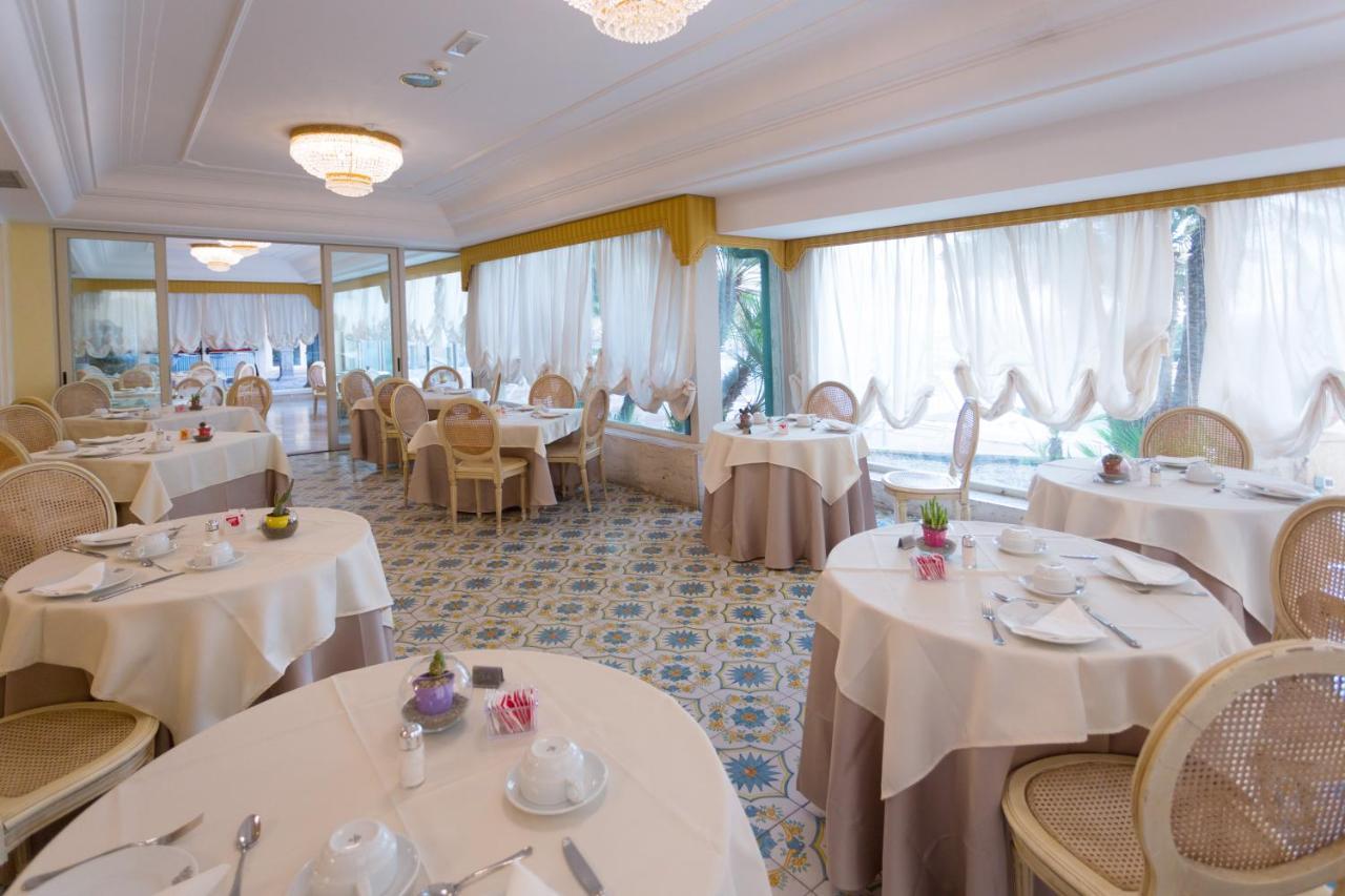 Hellenia Yachting Hotel & Spa Giardini Naxos Esterno foto