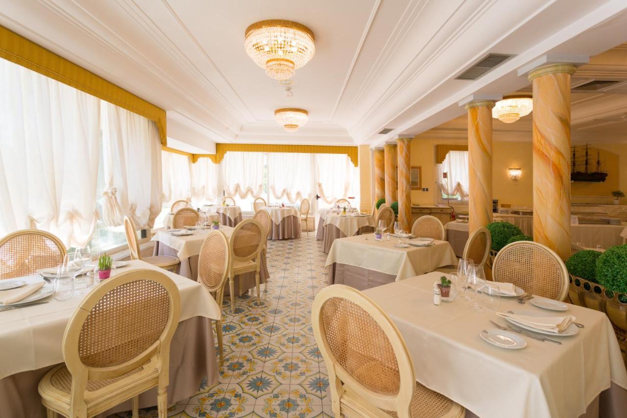 Hellenia Yachting Hotel & Spa Giardini Naxos Esterno foto
