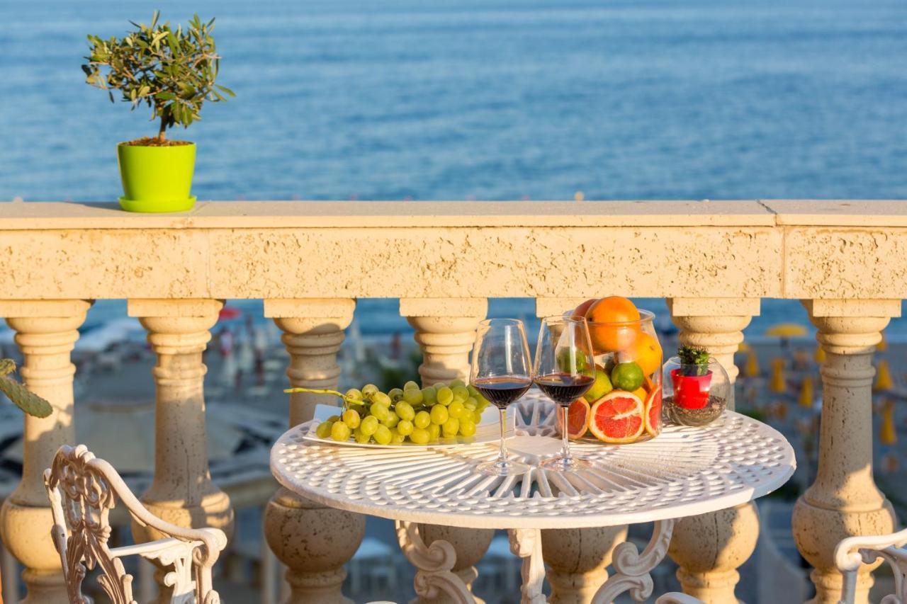 Hellenia Yachting Hotel & Spa Giardini Naxos Esterno foto