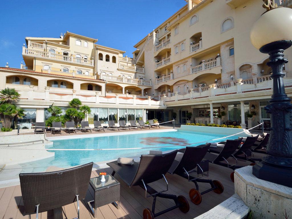 Hellenia Yachting Hotel & Spa Giardini Naxos Esterno foto