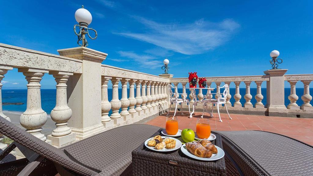 Hellenia Yachting Hotel & Spa Giardini Naxos Esterno foto