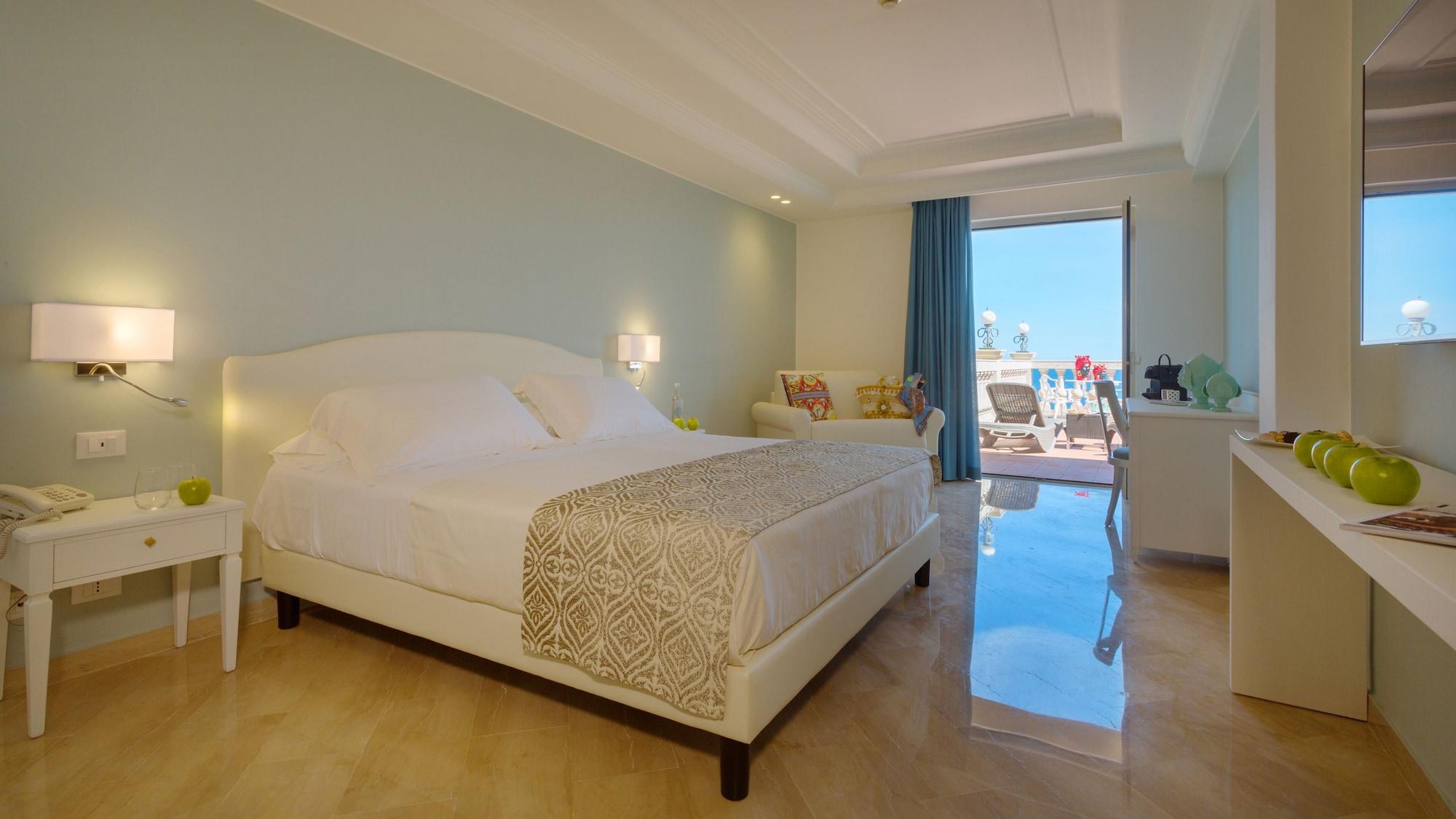 Hellenia Yachting Hotel & Spa Giardini Naxos Esterno foto