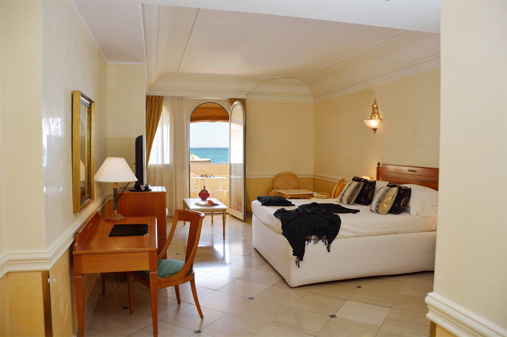 Hellenia Yachting Hotel & Spa Giardini Naxos Esterno foto